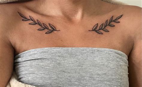 tatoo para mujeres en el pecho|Tatuajes femeninos en el pecho